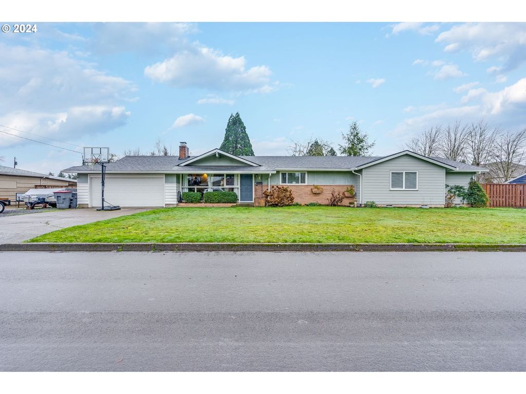 662 NW 18th St, McMinnville, OR 97128