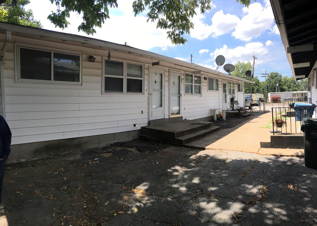 2490 Starling Airport Rd, Arnold, MO 63010