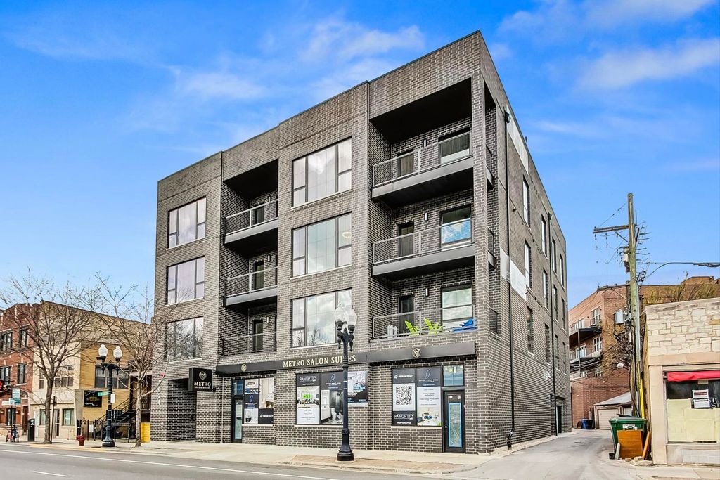 2024 W  Irving Park Rd   #402, Chicago, IL 60618