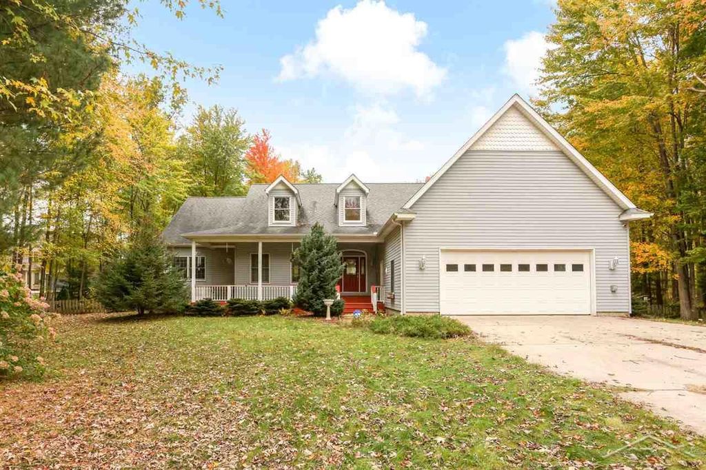 9305 Nichols Rd, Montrose, MI 48457