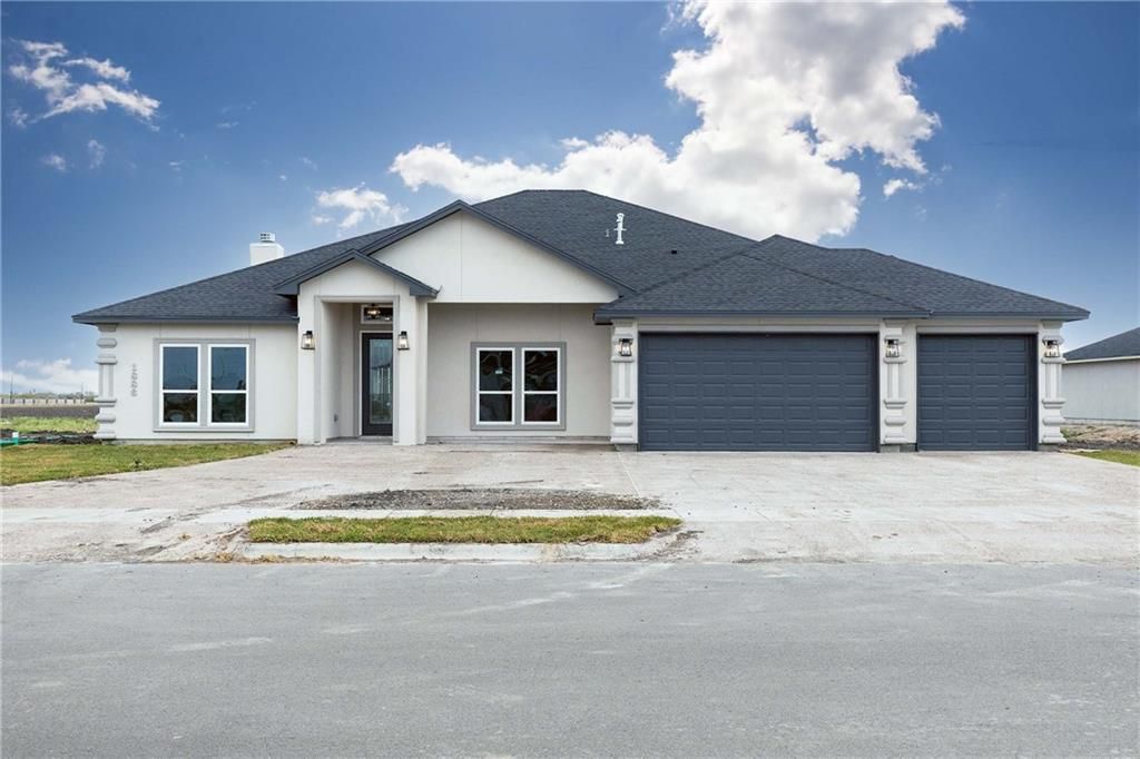 1886 Papa Mori Dr, Corpus Christi, TX 78414