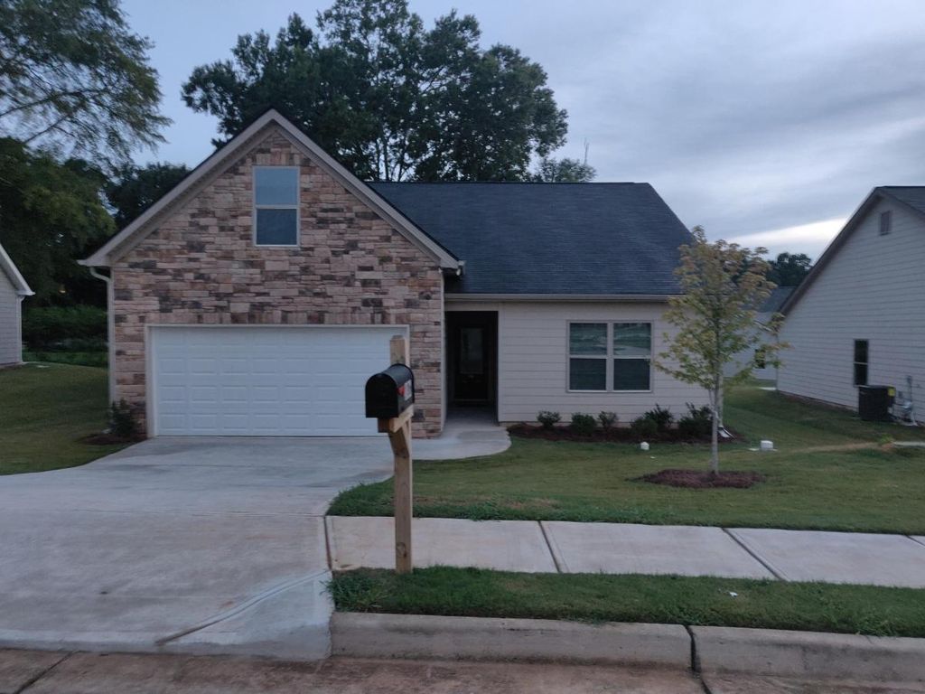 106 W Lexington Ave, Griffin, GA 30223