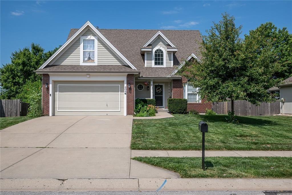 606 Briar Ln, Kearney, MO 64060