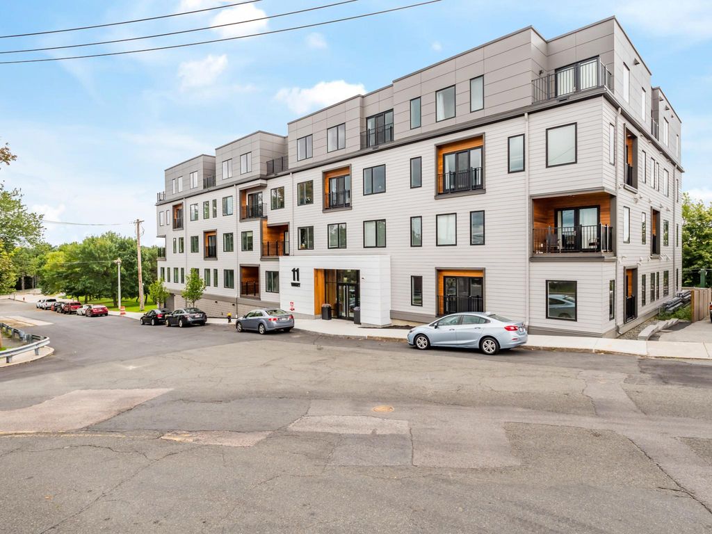 11 Walley St, Boston, MA 02128