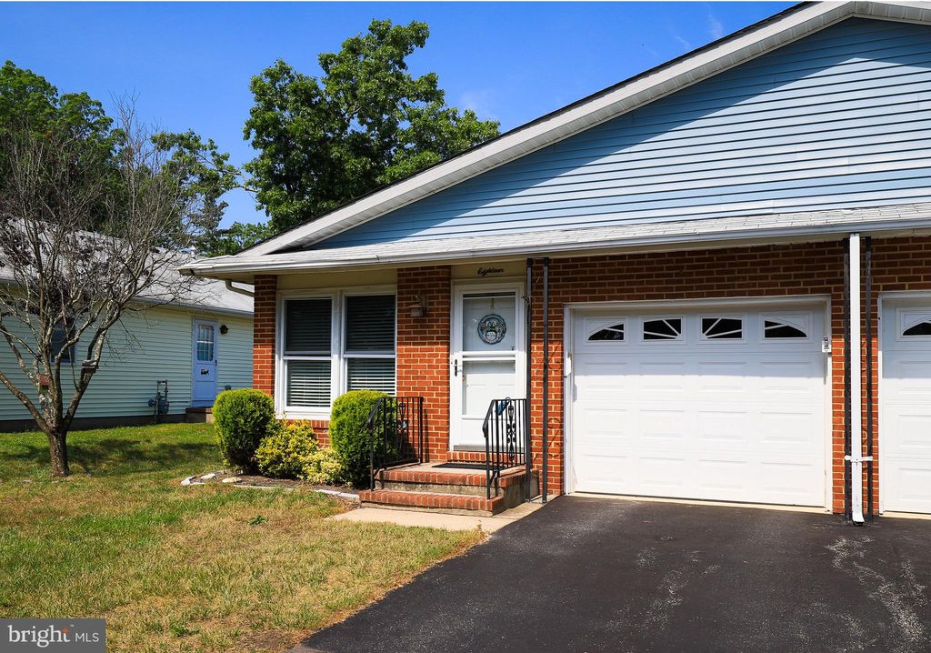 18 Dogwood Rd, Manahawkin, NJ 08050