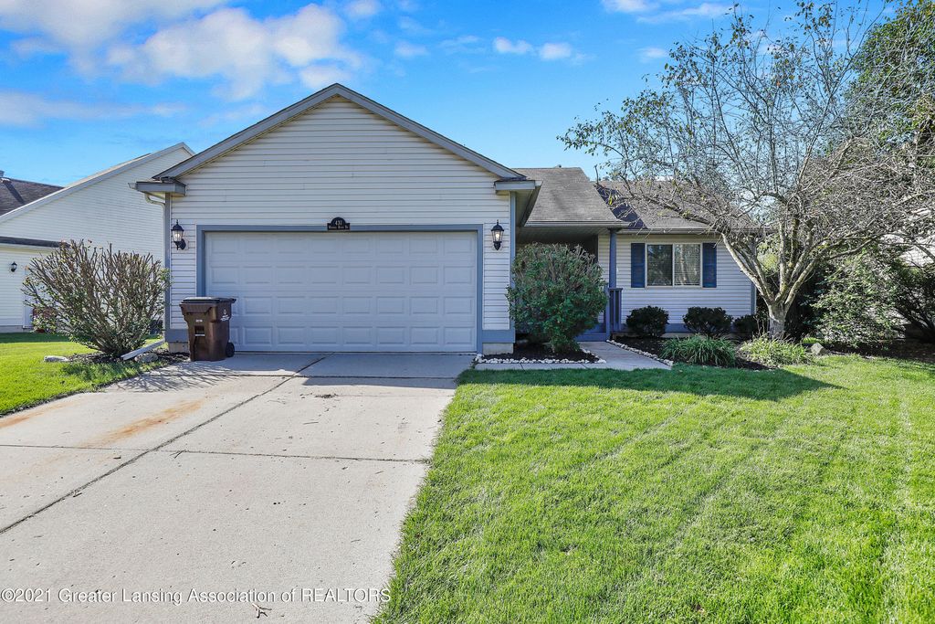 431 Winding River Dr, Williamston, MI 48895