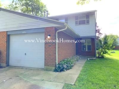 8241 Schoolgate Dr, Dayton, OH 45424