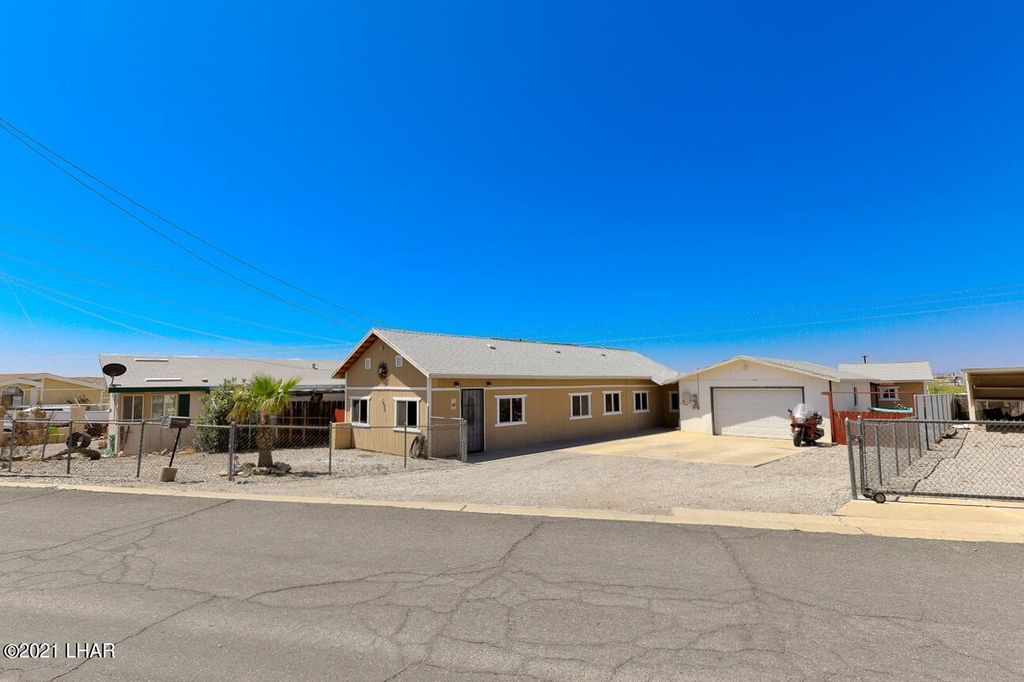 10626 Fenton Dr, Parker, AZ 85344