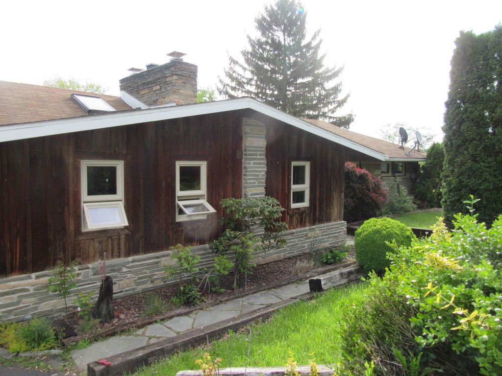 101 Scenic Dr, Danville, PA 17821