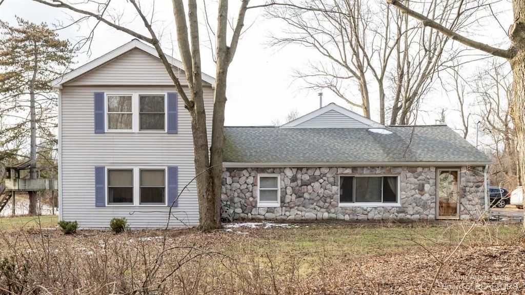 3447 Cummings Dr, Ann Arbor, MI 48105
