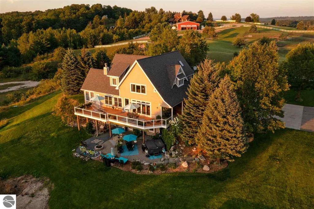 6075 Arabian Ln, Williamsburg, MI 49690