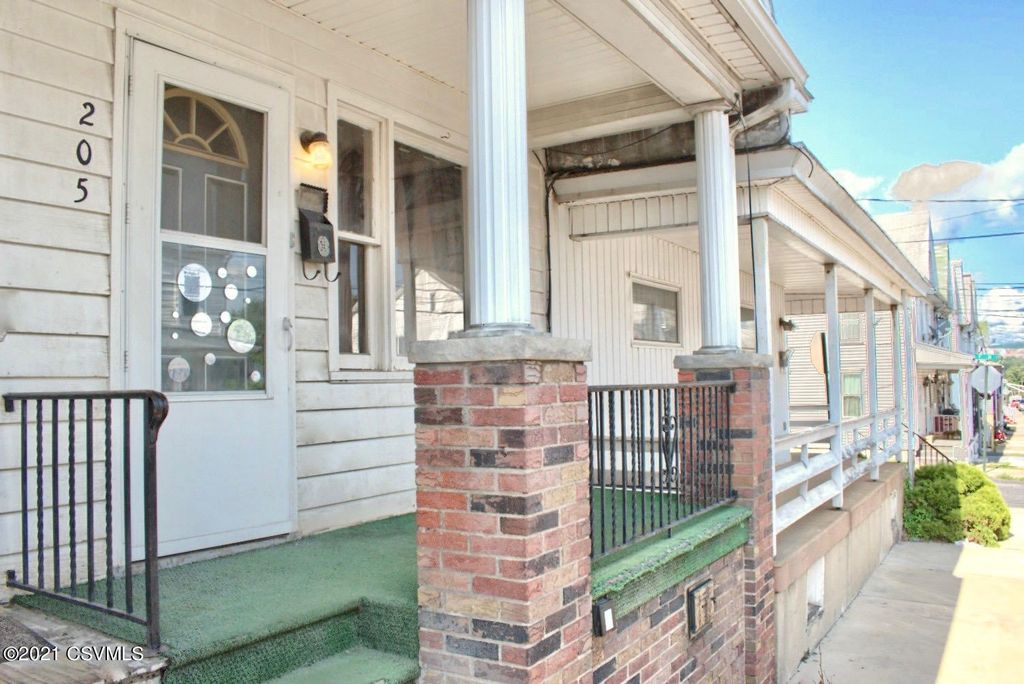 205 W Saylor St, Mount Carmel, PA 17851