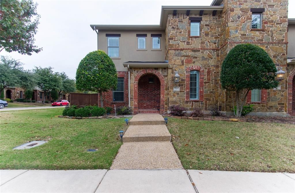 8632 Augustine Rd, Irving, TX 75063