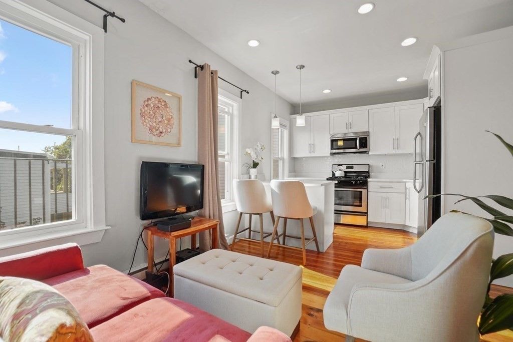 497 Sumner St #3, Boston, MA 02128