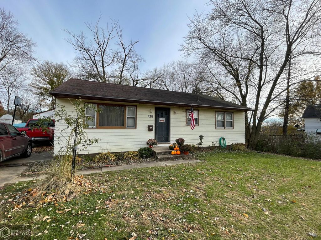 128 N Fairview Ave, Ottumwa, IA 52501