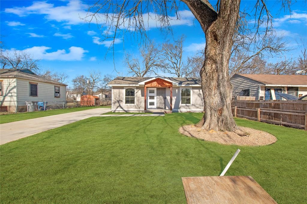 2421 E Overton Rd, Dallas, TX 75216