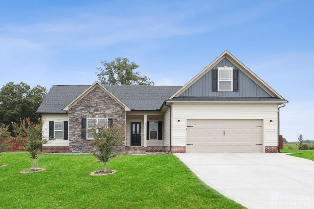 25 Treasure Dr, Lillington, NC 27546
