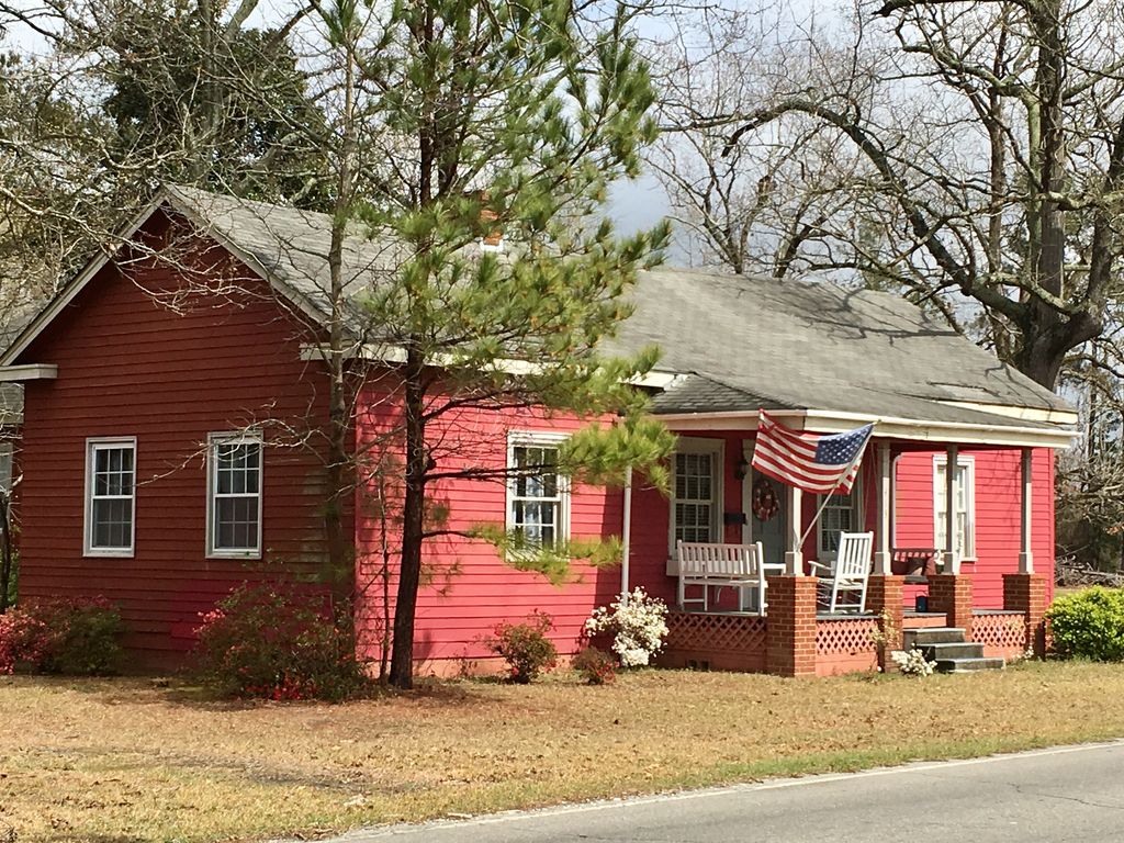 413 Academy St, Maxton, NC 6 Bed, 1 Bath SingleFamily Home 3