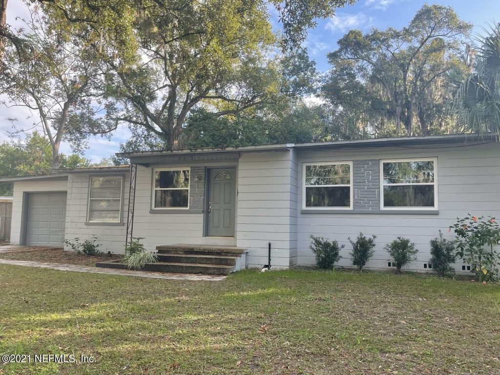 2915 Lopez Rd, Jacksonville, FL 32216