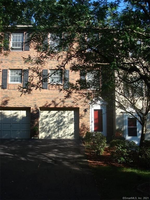 6 Crown Rdg #6, Newington, CT 06111