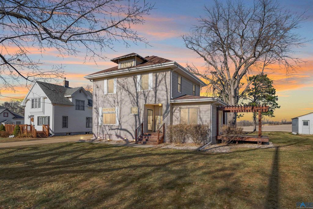 808 5th St, Garretson, SD 57030 Trulia