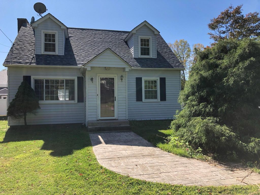 207 W High St, East Hampton, CT 06424