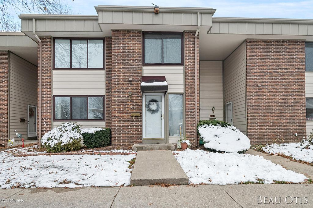 2430 Hampton Ct SE 47, Grand Rapids, MI 3 Bed, 3 Bath Condo 30