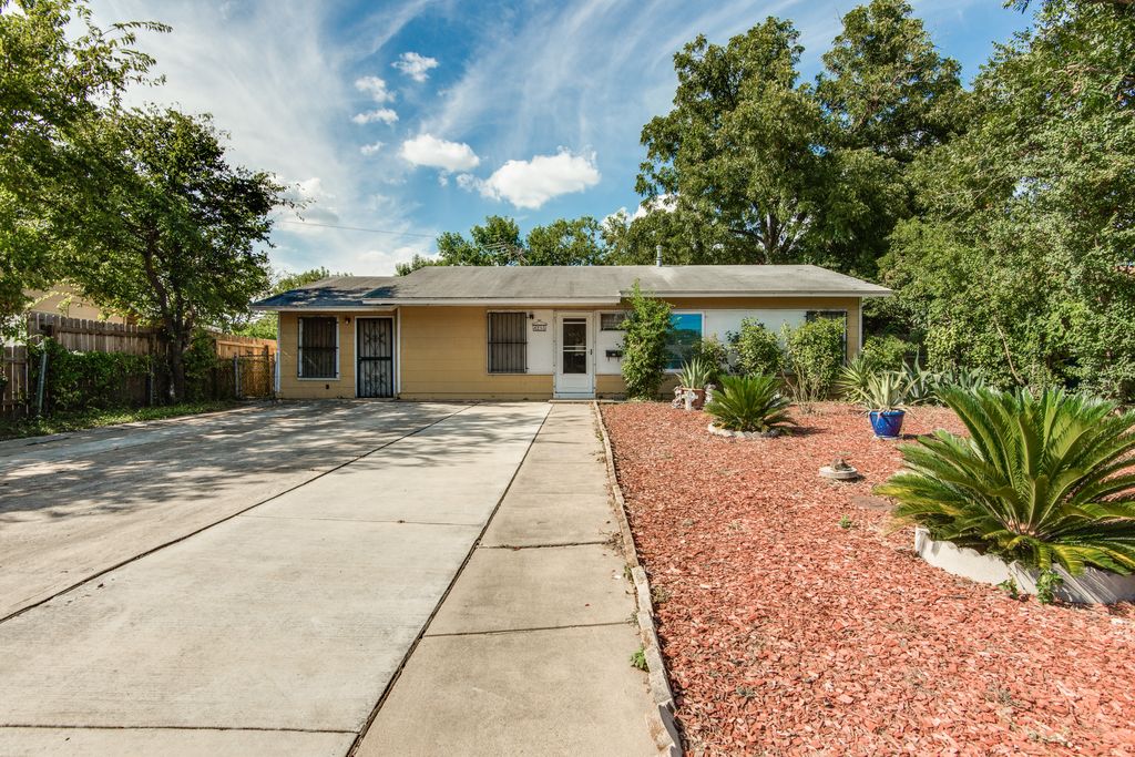 4255 King Krest Dr, San Antonio, TX 78219