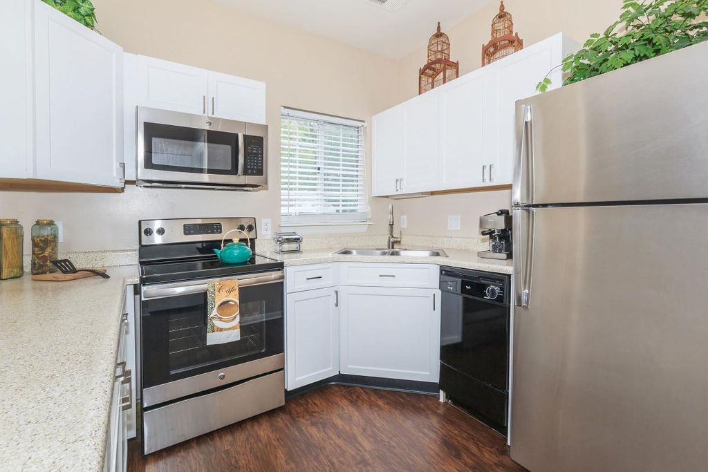 720 Buffalo Run Dr, Indianapolis, IN 46227