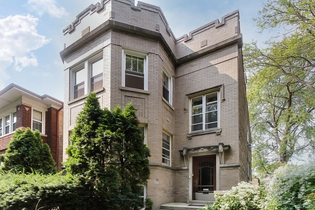 6544 N Rockwell St, Chicago, IL 60645
