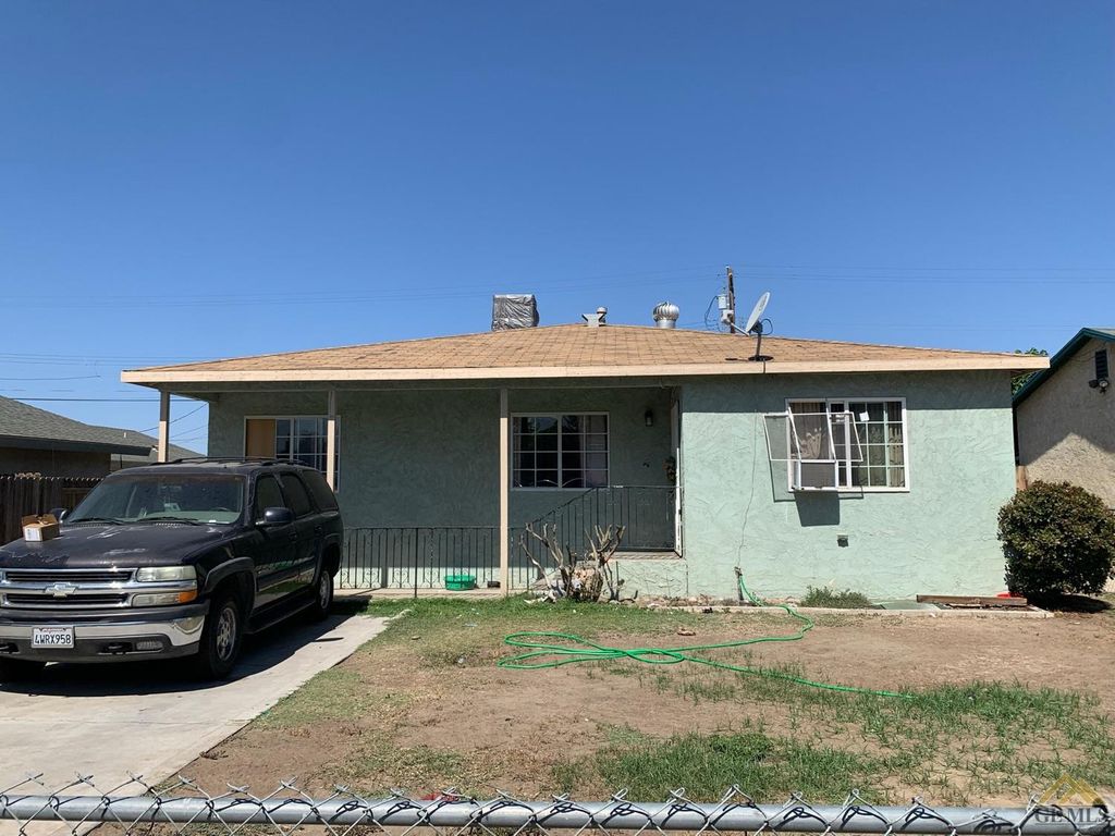 1021 Dawn St, Bakersfield, CA 93307