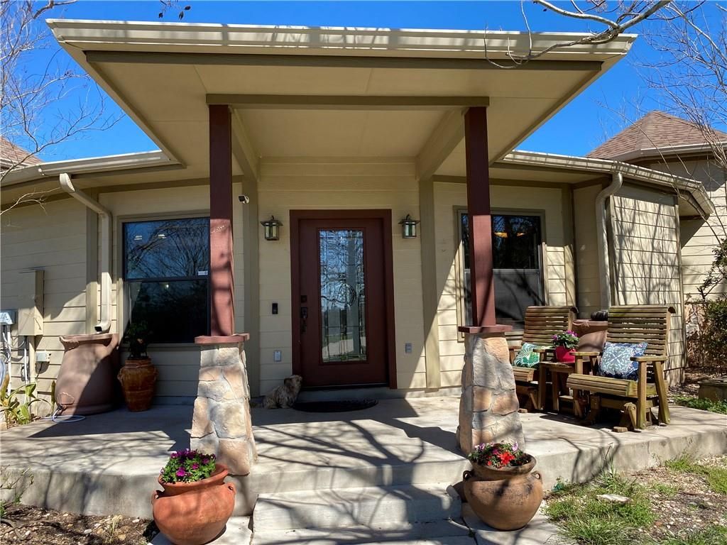 206 Ponderosa Loop, Paige, TX 78659