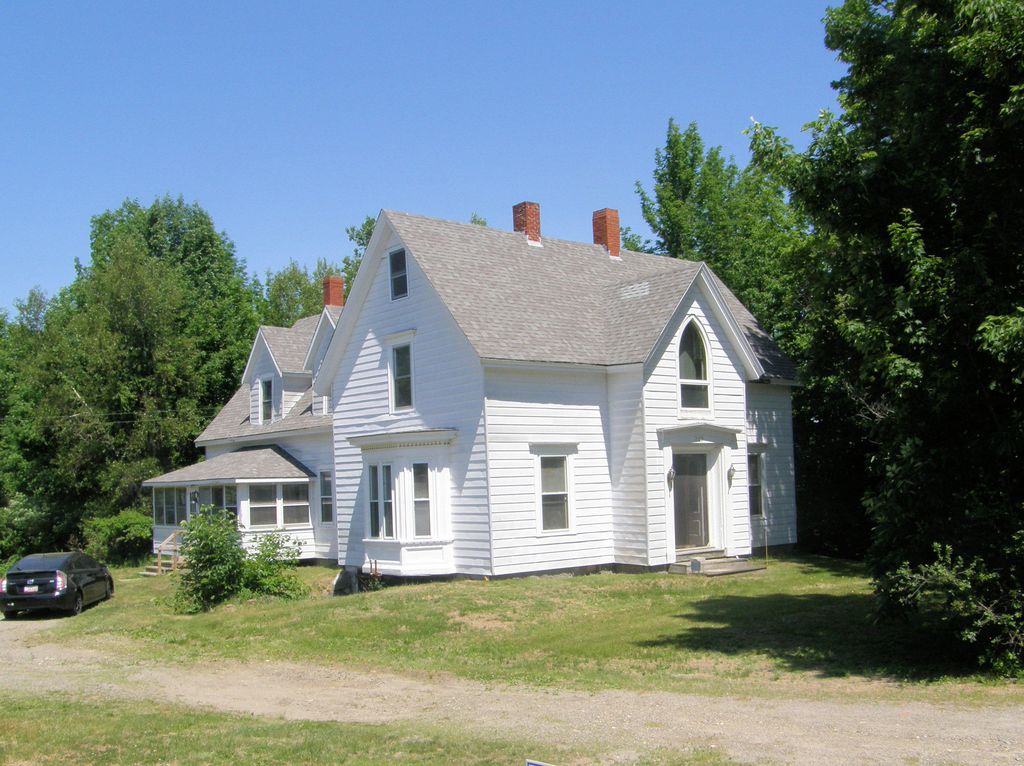 319 Enfield Road, Lincoln, ME 04457