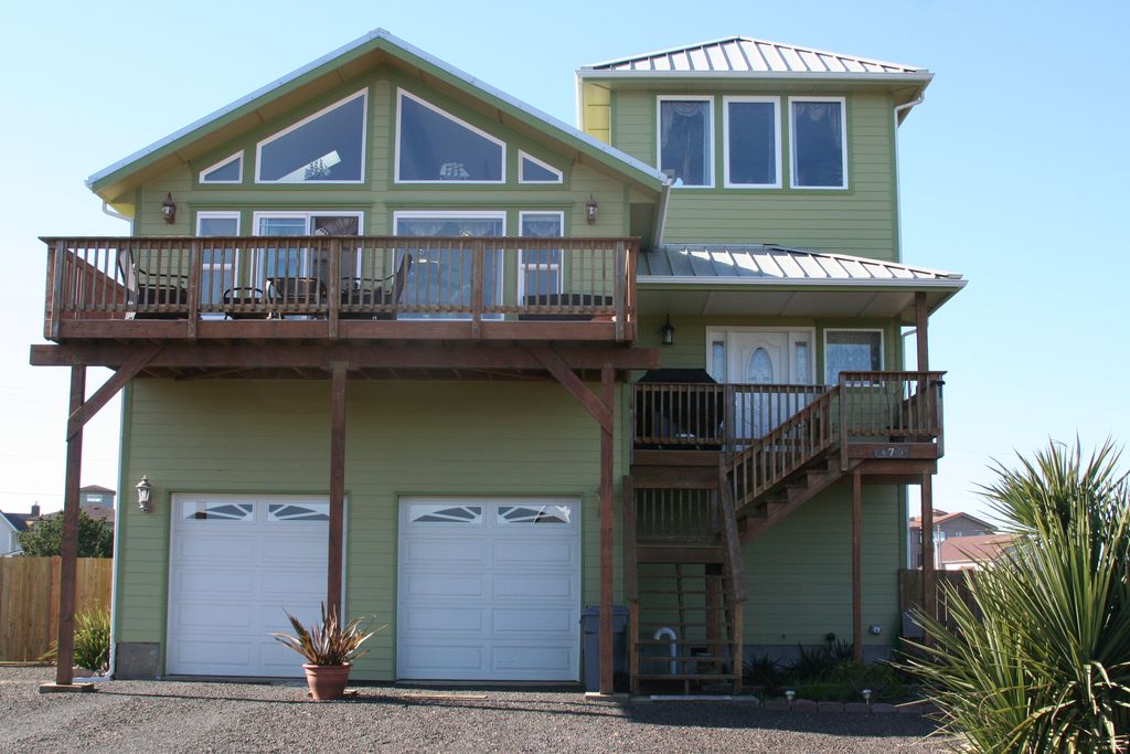 475 Broadmoor Ct SW, Ocean Shores, WA 98569