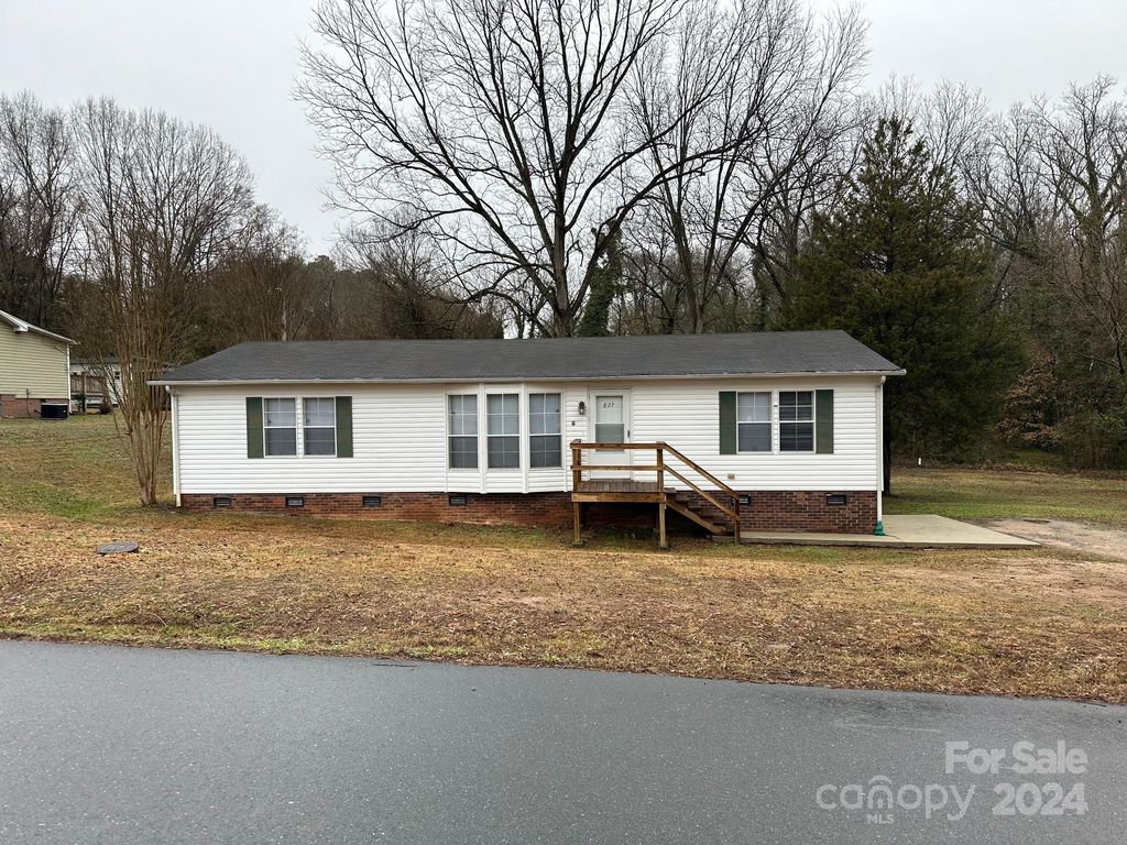 827 E  McBee St, Lincolnton, NC 28092