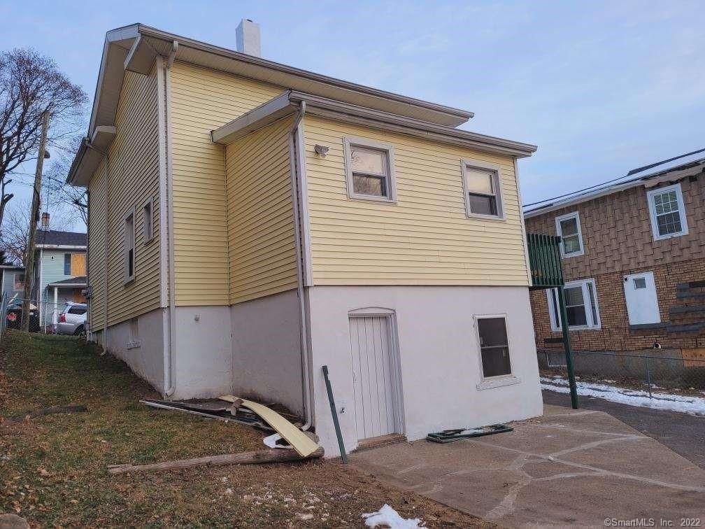 37 2nd Ave, Waterbury, CT 06710
