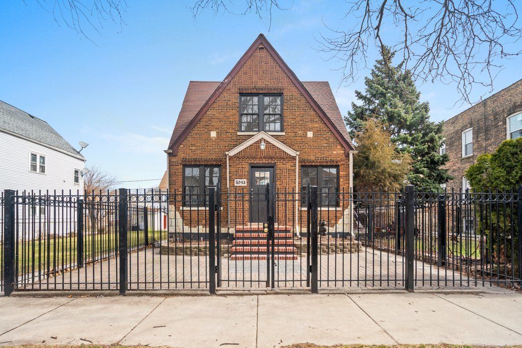 5243 S  Troy St, Chicago, IL 60632