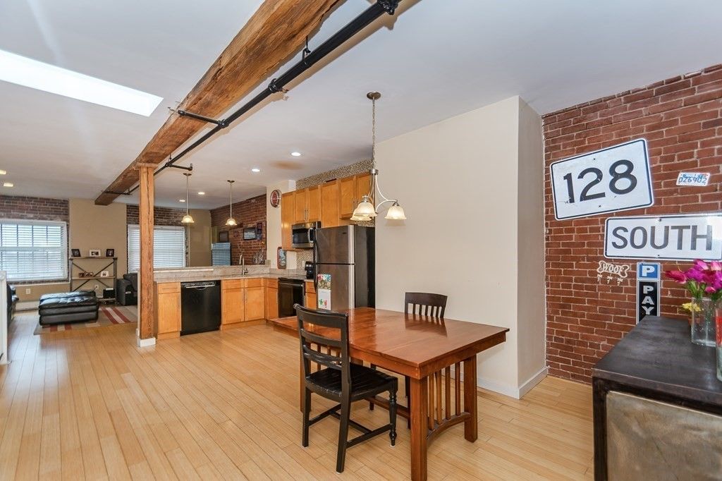 240 Jackson St #611, Lowell, MA 01852