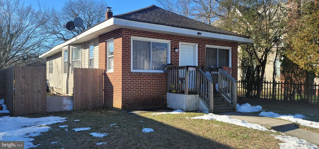 135 W Edgewater Ave, Pleasantville, NJ 08232