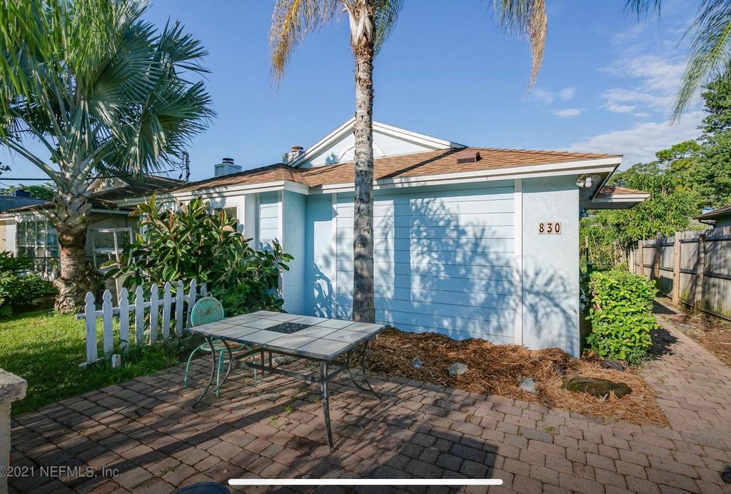 820 Hibiscus St, Atlantic Beach, FL 32233