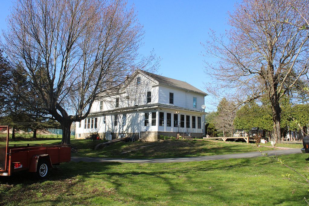 929 Hill St, Bristol, CT 06010