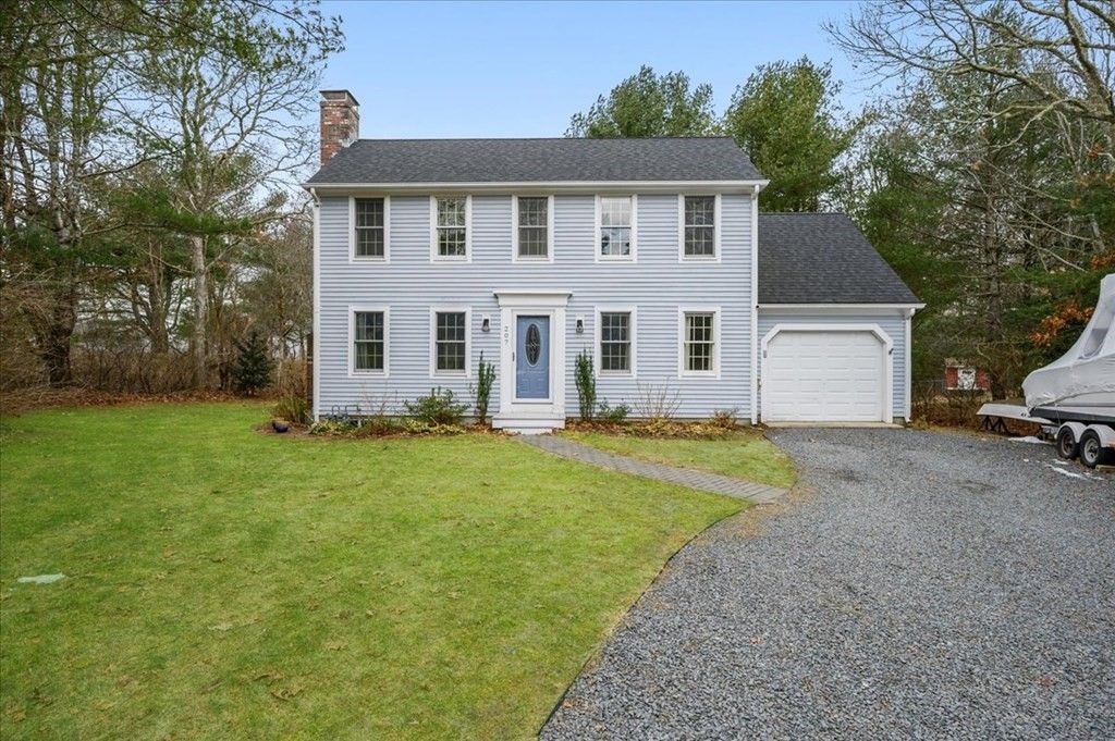 207 Lovells Ln, Barnstable, MA 02630