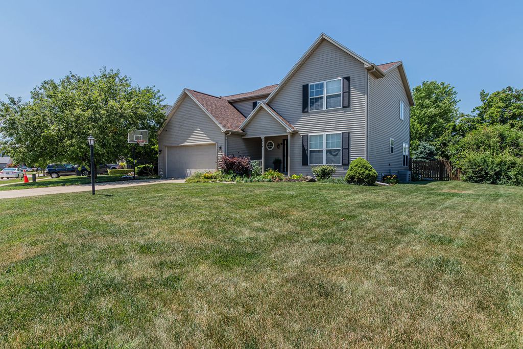 214 Clover Ave, Savoy, IL 61874