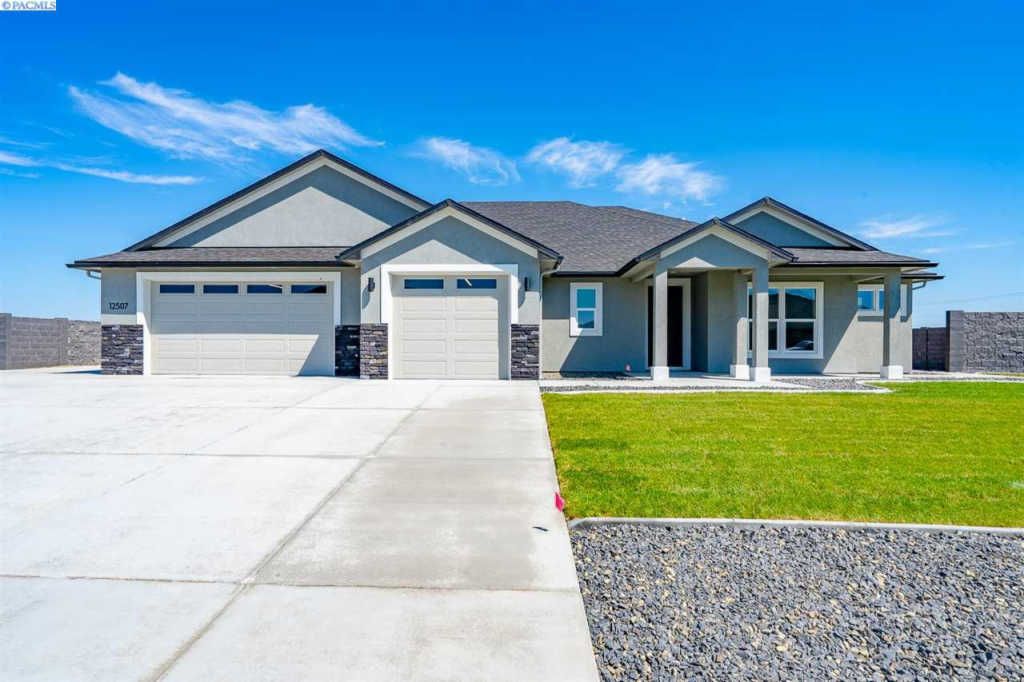 6614 Gallatin Rd, Pasco, WA 99301