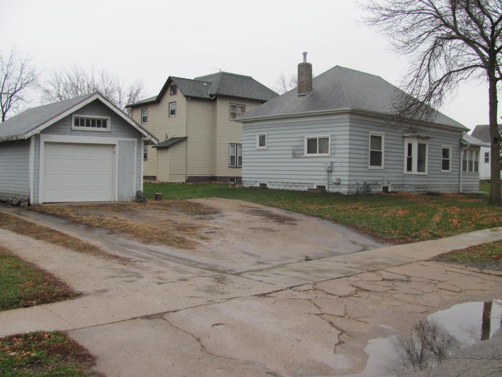 1003 3rd Ave S, Estherville, IA 51334