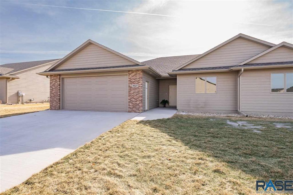4527 E Pampas Pl Sioux Falls Sd 57110 Mls 22200717 Trulia 4527 E Pampas Pl Sioux Falls Sd 57110, Garage Doors Sioux Falls Sd