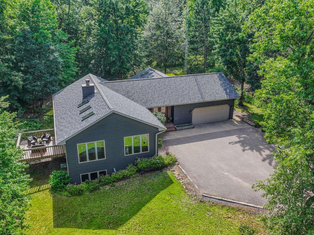 N1431 West STRATTON ROAD, Waupaca, WI 54981