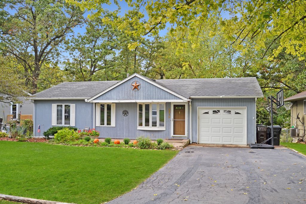 3413 Greenleaf Ave, Island Lake, IL 60042 3 Bed, 2 Bath