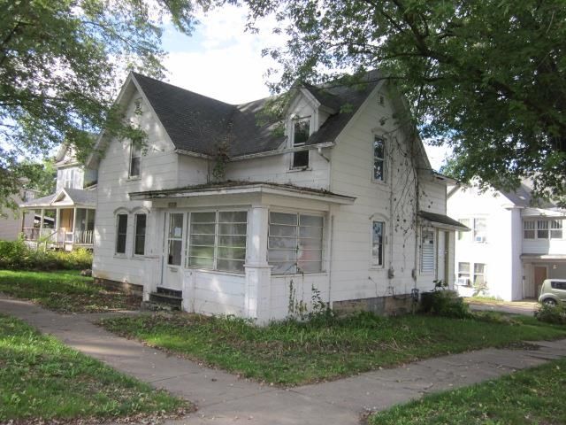 625 3rd St, Savanna, IL 61074