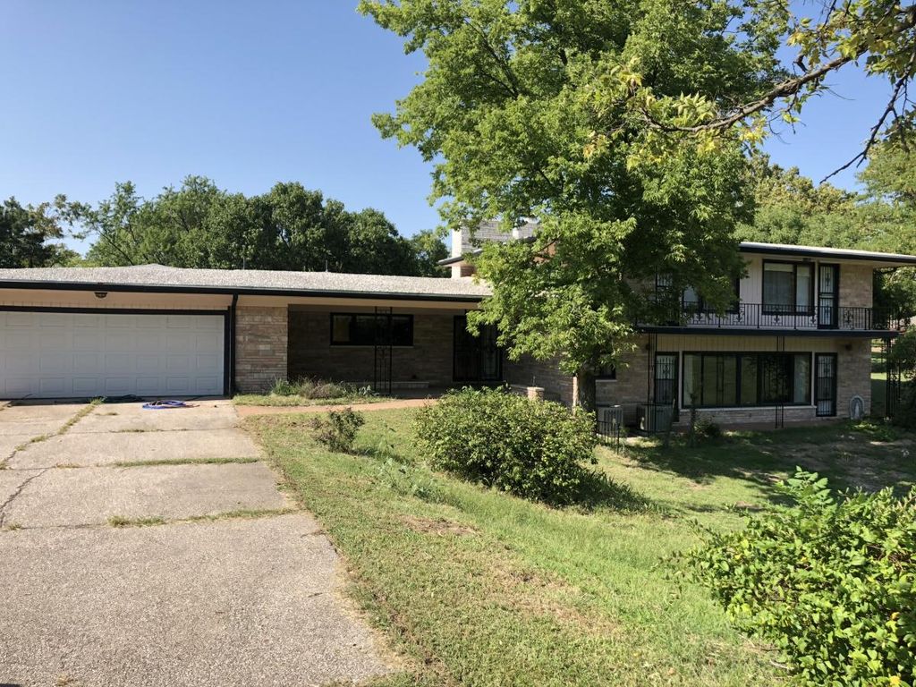2359 N McLean Blvd, Wichita, KS 3 Bed, 5 Bath SingleFamily Home 65